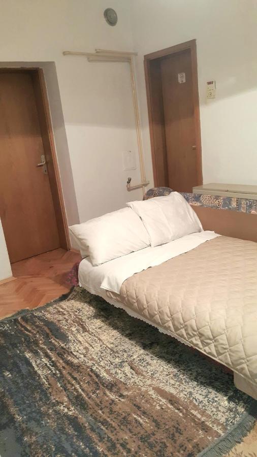 Digital Nomad Comfy Apartment,Foot Mountain Vodno And Millennium Cross,19 Min By Walk To Cener,Free Parking Skopje Exterior photo